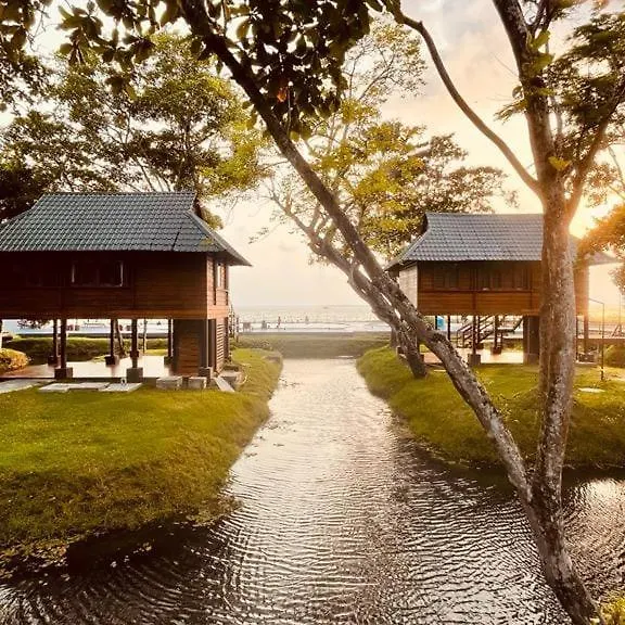 Water Scapes Hotel Kumarakom 4*,  India